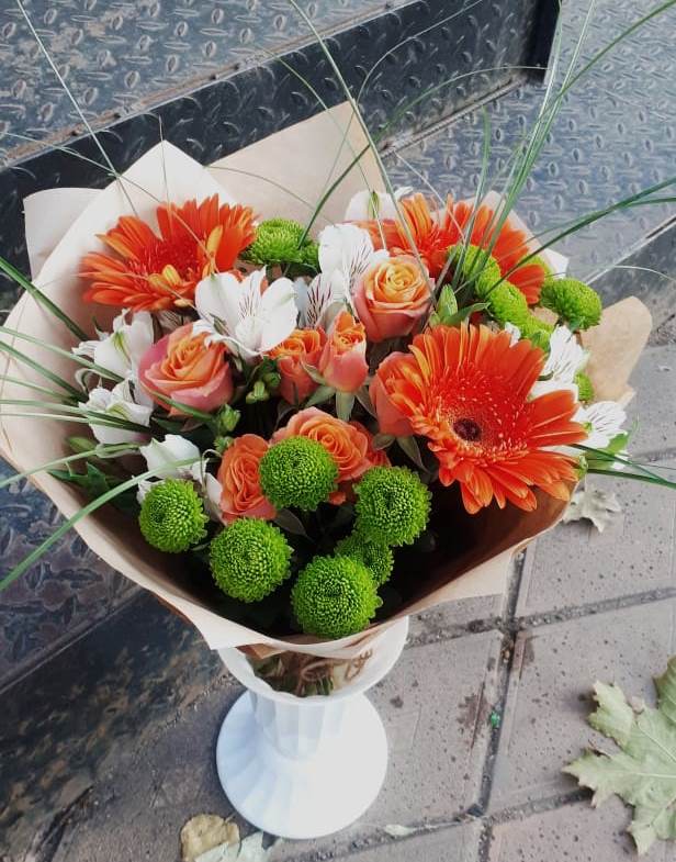 Букет цветов из: Герберы, Хризантемы, Альстромерии и Розы в Прикубанский