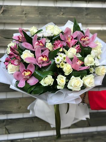 Букет цветов из: Розы и Хризантемы в Прикубанский
