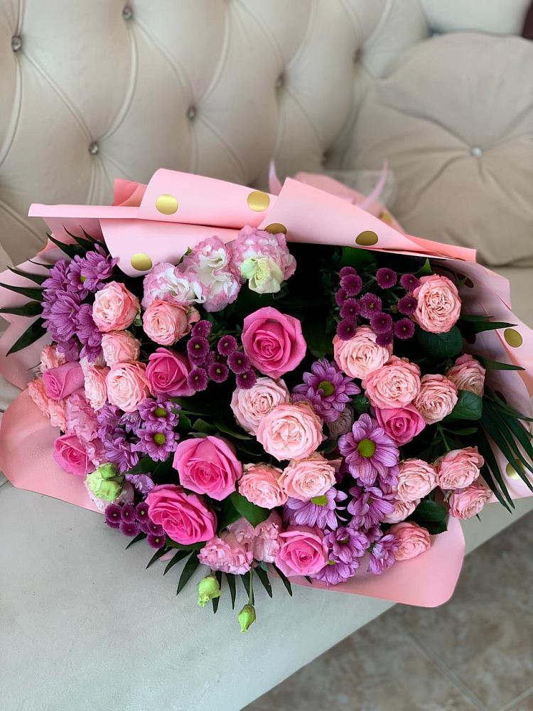 Букет цветов из: Хризантемы, Розы и Лизиантусы в Прикубанский