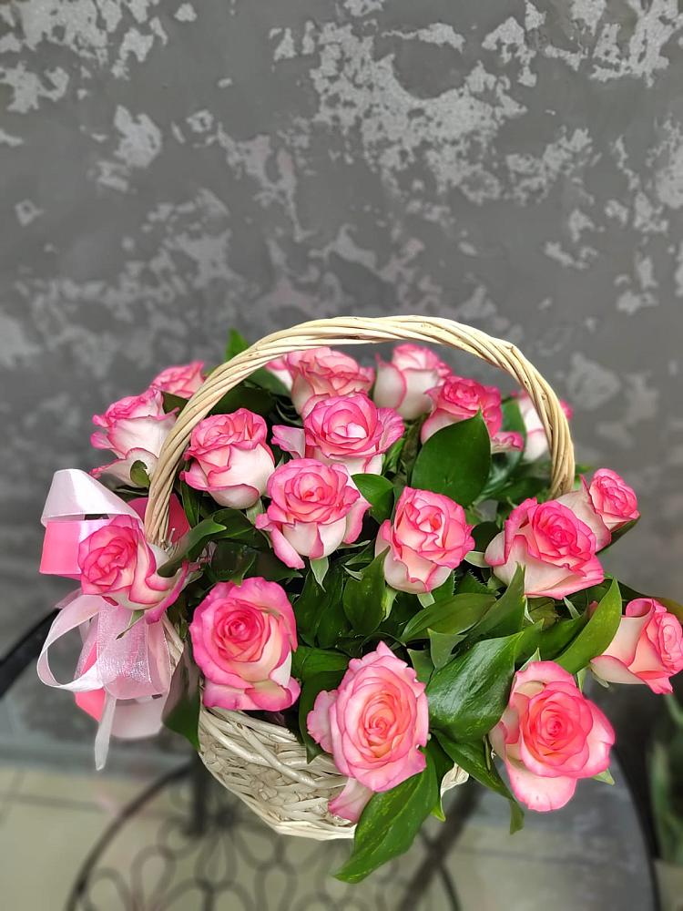 Цветочная композиция из Розы в корзине в Прикубанский
