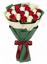Букет Микс из красных и белых роз в Прикубанский