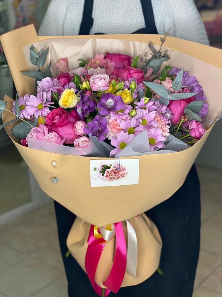 Букет цветов из: Хризантемы, Гвоздики и Альстромерии в Прикубанский