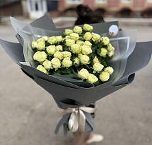 Букет Белые кустовые розы Солинеро в Прикубанский