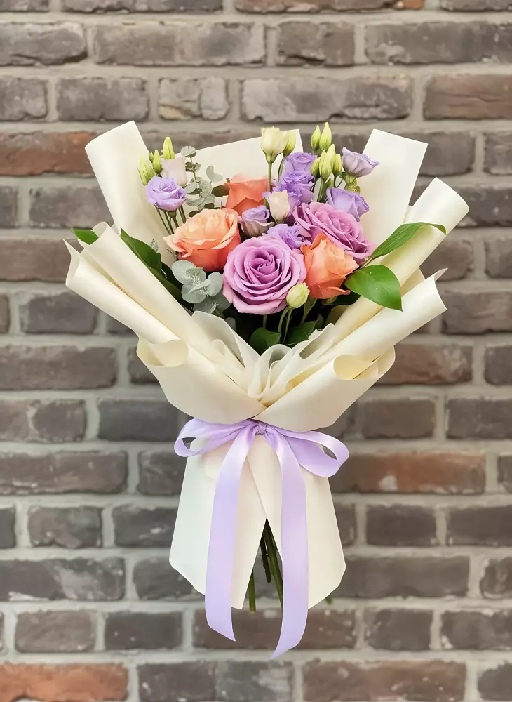 Букет цветов из: Лизиантусы и Розы в Прикубанский