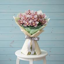 Букет цветов из:  Орхидеи и Розы #REPLACE_PRED# Прикубанский