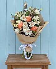 Букет цветов из:  Альстромерии, Лизиантусы, Розы и Хризантемы в Прикубанский