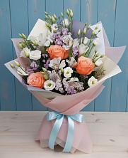 Букет цветов из:  Лизиантусы, Розы, Альстромерии и Гипсофила в Прикубанский