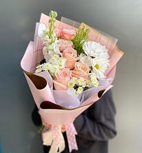 Букет цветов из:  Хризантемы и Розы в Прикубанский