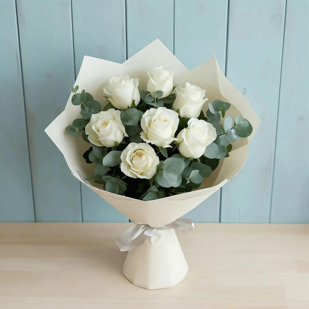 Букет Белые розы в Эвкалипте в Прикубанский