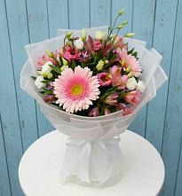 Букет цветов из:  Герберы, Альстромерии и Лизиантусы в Прикубанский