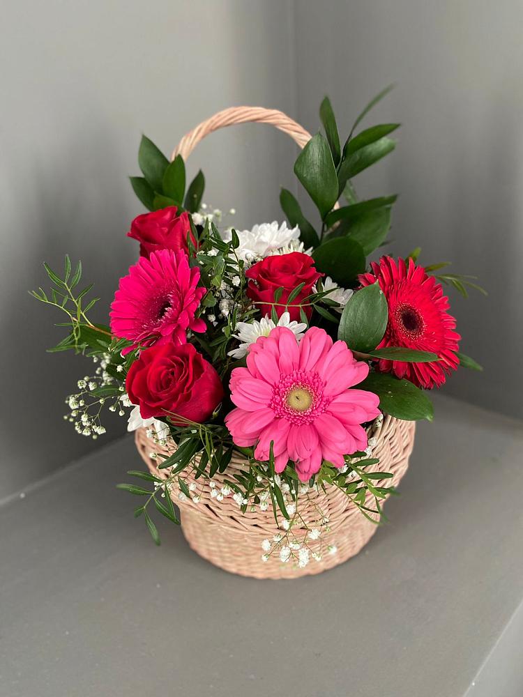 Цветочная композиция из Розы, Хризантемы и Герберы в корзине в Прикубанский