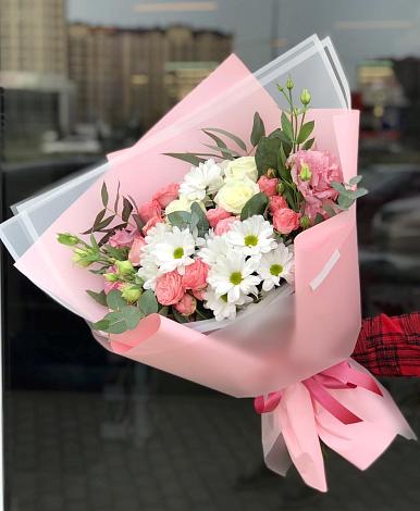 Букет цветов из: Розы, Лизиантусы и Хризантемы в Прикубанский