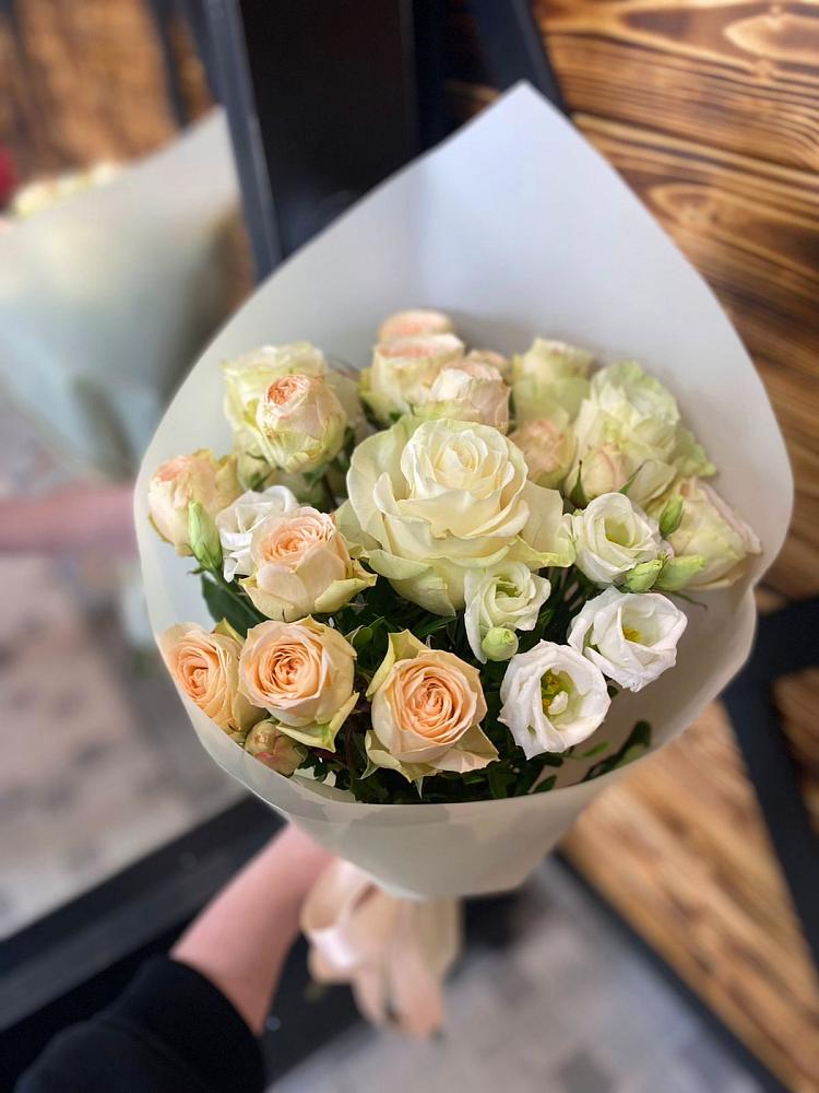 Букет цветов из: Розы и Лизиантусы в Прикубанский